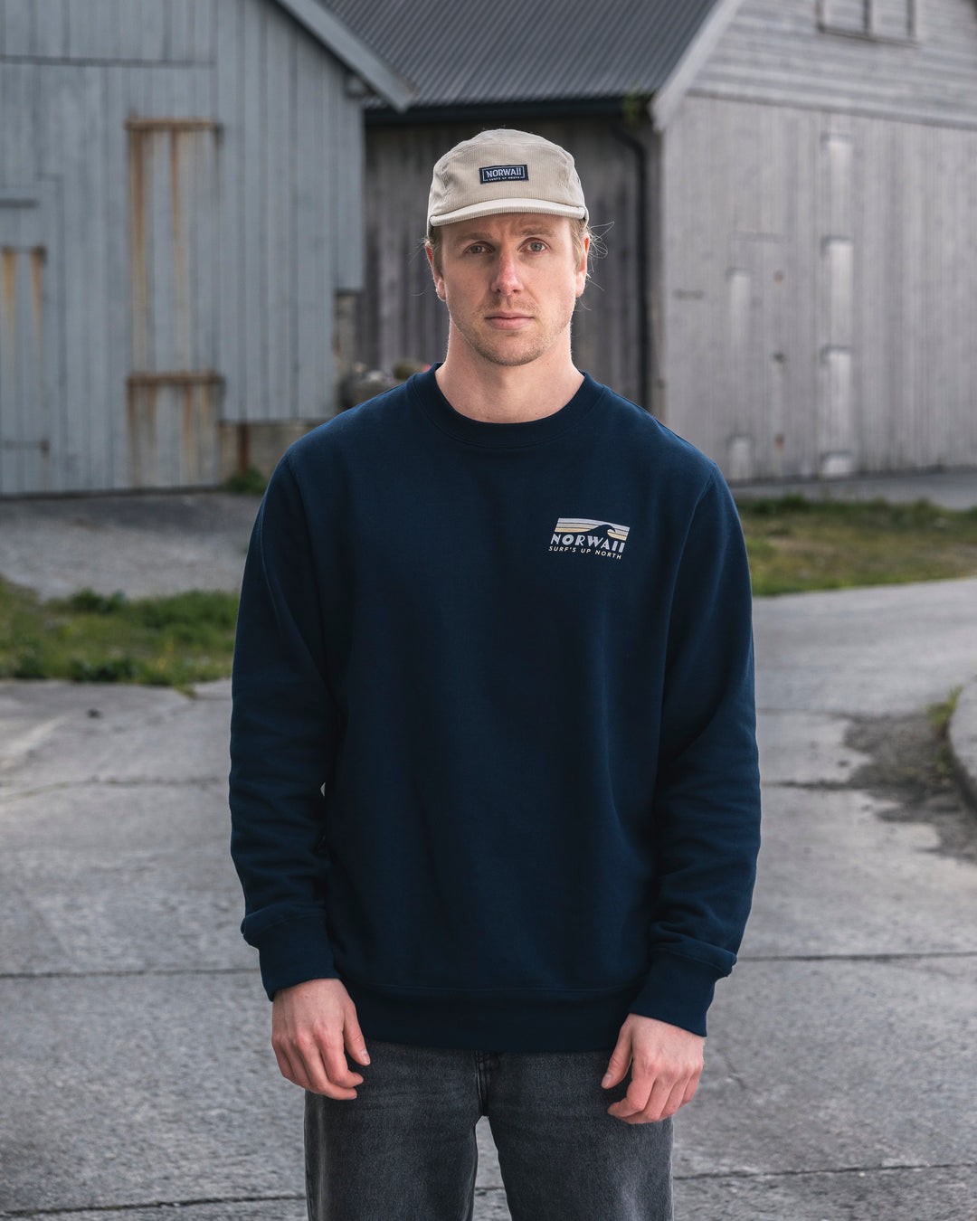 Surf's up north - Dyp blå - Sweater