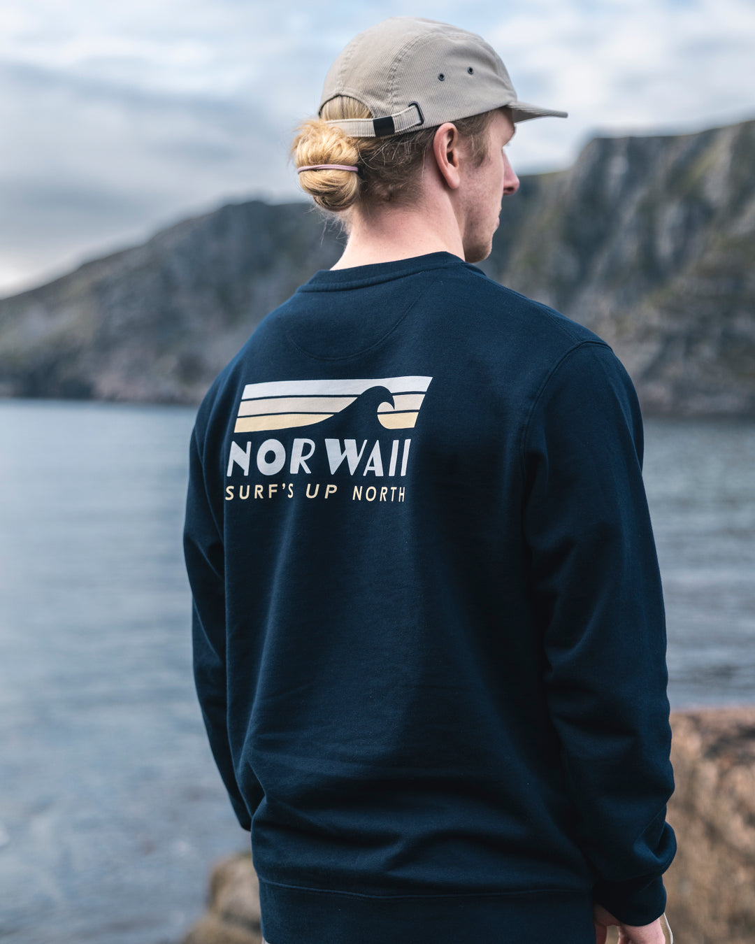 Surf's up north - Dyp blå - Sweater