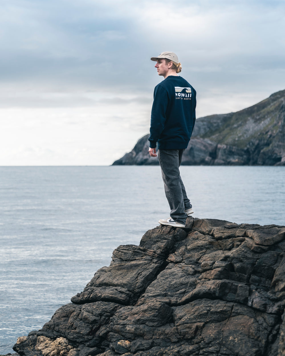 Surf's up north - Dyp blå - Sweater