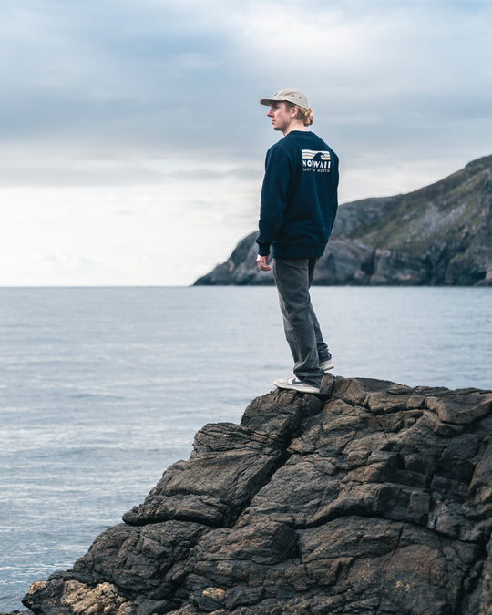 Surf's up north - Dyp blå - Sweater