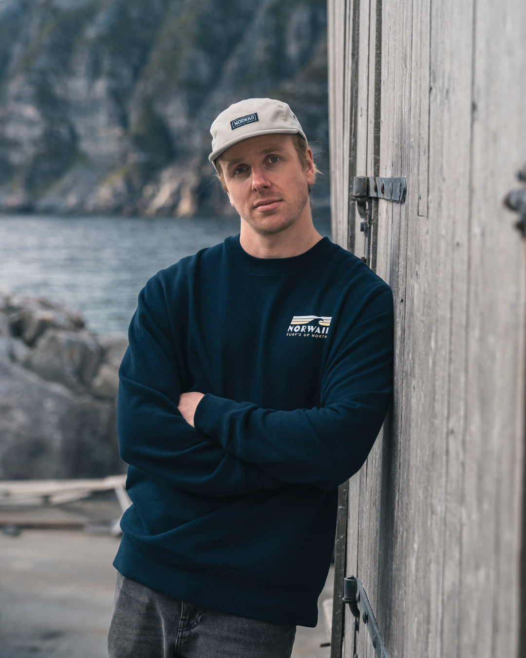 Surf's up north - Dyp blå - Sweater