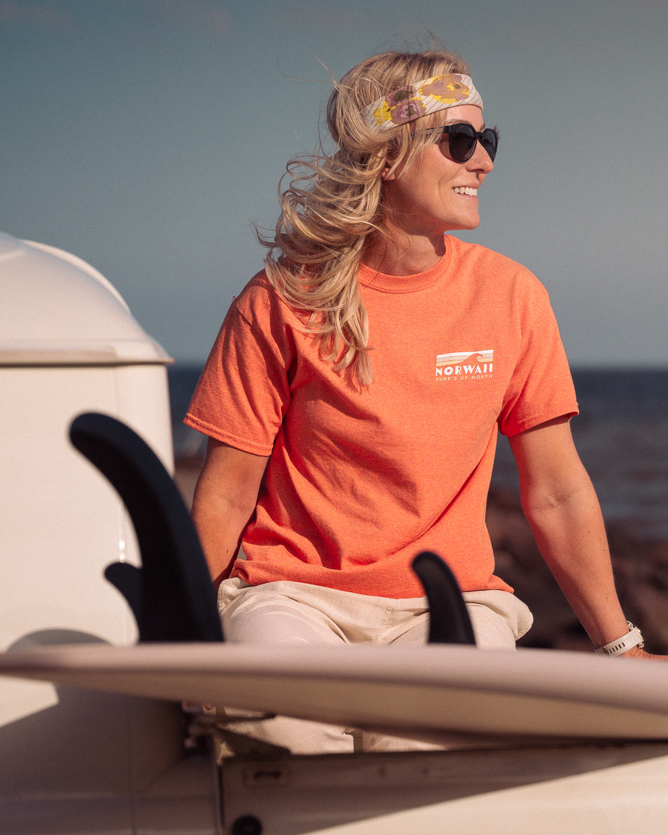 Surf's up north - Orange - Tee
