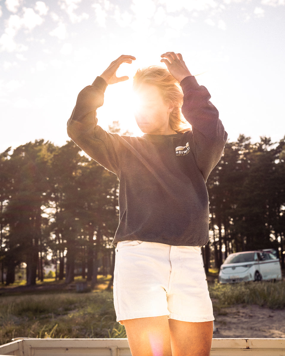 Surf's up north - Dark Heather - Sweater